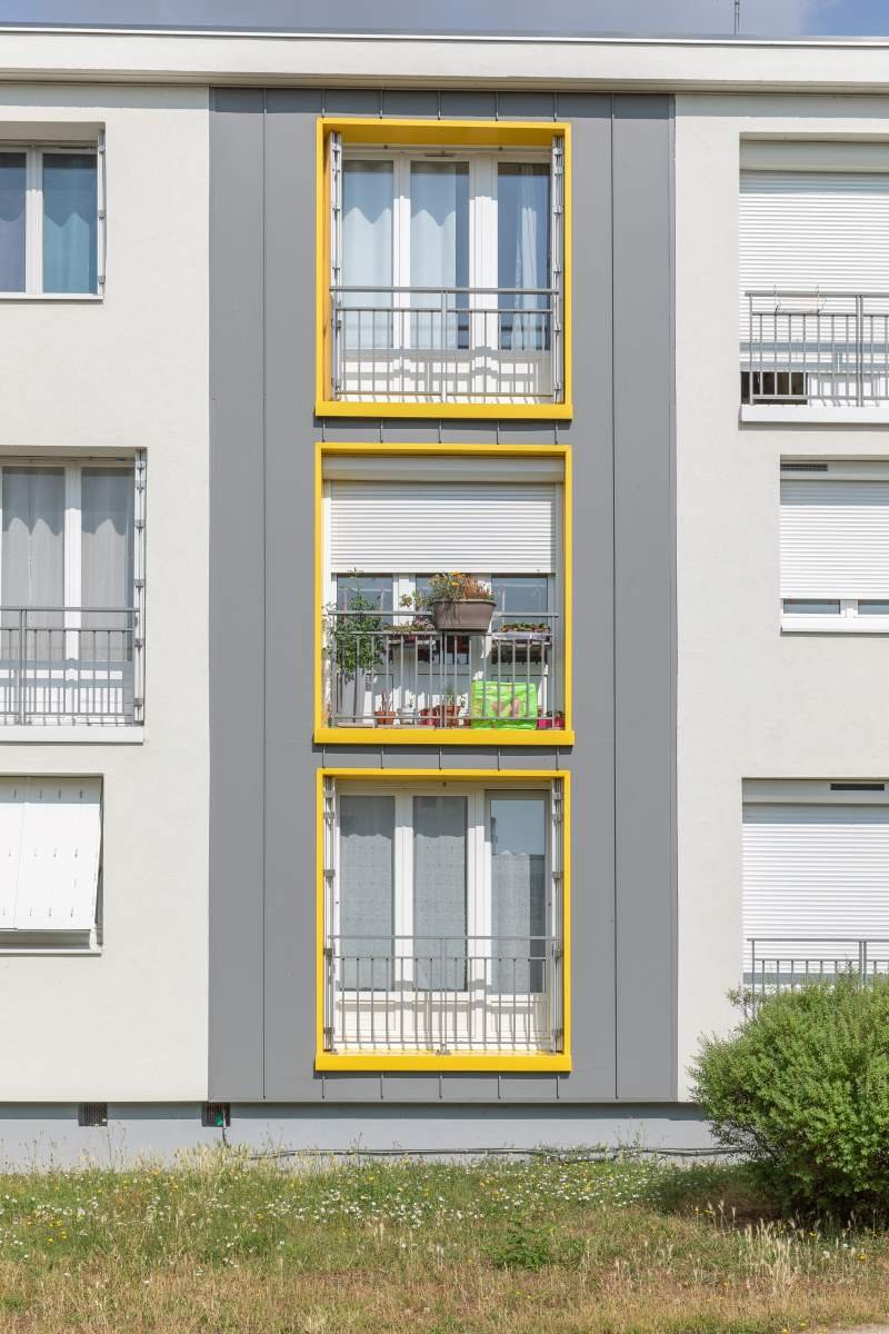 Entourage porte fenêtre jaune, couleur vive